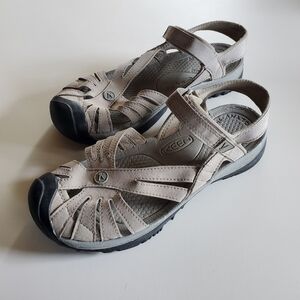 Keen Women’s Closed Toed Ankle Strap Velcro Sport Hiking Sandals Size 11